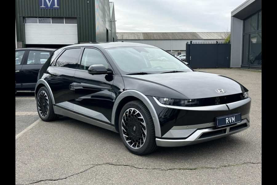 Hyundai IONIQ 5 Lounge 73kWh VAN: 30.900,- VOOR: 28.877,- UW LENTEVOORDEEL: 2.023,- | 100% SOH | AFNEEMBARE TREKHAAK| STOELVERWARMING + VENTILATIE| 360 CAMERA| HEAD-UP DISPLAY| ZONNEPANELENDAK |