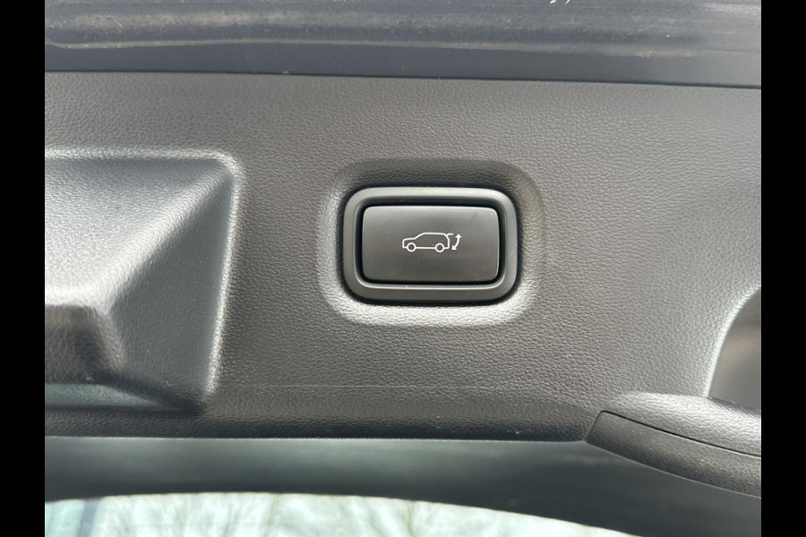 Hyundai IONIQ 5 Lounge 73kWh VAN: 30.900,- VOOR: 28.877,- UW LENTEVOORDEEL: 2.023,- | 100% SOH | AFNEEMBARE TREKHAAK| STOELVERWARMING + VENTILATIE| 360 CAMERA| HEAD-UP DISPLAY| ZONNEPANELENDAK |