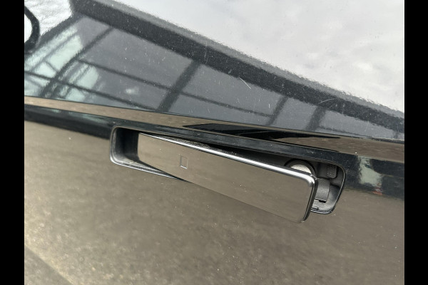 Hyundai IONIQ 5 Lounge 73kWh VAN: 30.900,- VOOR: 28.877,- UW LENTEVOORDEEL: 2.023,- | 100% SOH | AFNEEMBARE TREKHAAK| STOELVERWARMING + VENTILATIE| 360 CAMERA| HEAD-UP DISPLAY| ZONNEPANELENDAK |