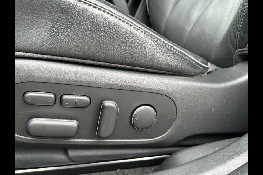 Hyundai IONIQ 5 Lounge 73kWh VAN: 30.900,- VOOR: 28.877,- UW LENTEVOORDEEL: 2.023,- | 100% SOH | AFNEEMBARE TREKHAAK| STOELVERWARMING + VENTILATIE| 360 CAMERA| HEAD-UP DISPLAY| ZONNEPANELENDAK |