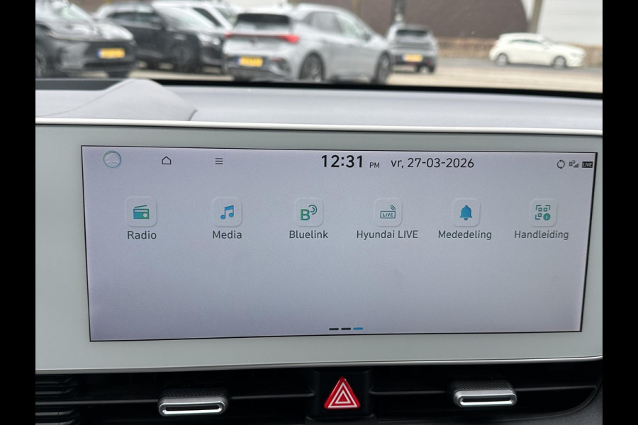 Hyundai IONIQ 5 Lounge 73kWh VAN: 30.900,- VOOR: 28.877,- UW LENTEVOORDEEL: 2.023,- | 100% SOH | AFNEEMBARE TREKHAAK| STOELVERWARMING + VENTILATIE| 360 CAMERA| HEAD-UP DISPLAY| ZONNEPANELENDAK |