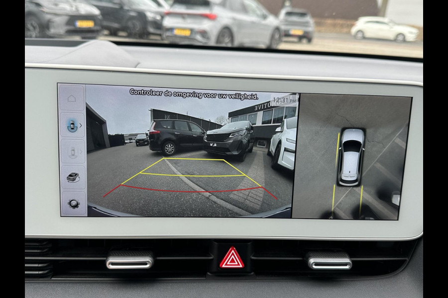Hyundai IONIQ 5 Lounge 73kWh VAN: 30.900,- VOOR: 28.877,- UW LENTEVOORDEEL: 2.023,- | 100% SOH | AFNEEMBARE TREKHAAK| STOELVERWARMING + VENTILATIE| 360 CAMERA| HEAD-UP DISPLAY| ZONNEPANELENDAK |