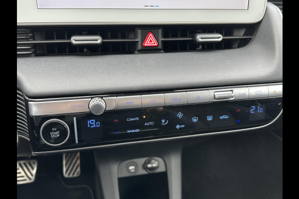 Hyundai IONIQ 5 Lounge 73kWh VAN: 30.900,- VOOR: 28.877,- UW LENTEVOORDEEL: 2.023,- | 100% SOH | AFNEEMBARE TREKHAAK| STOELVERWARMING + VENTILATIE| 360 CAMERA| HEAD-UP DISPLAY| ZONNEPANELENDAK |