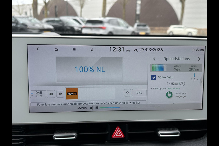 Hyundai IONIQ 5 Lounge 73kWh VAN: 30.900,- VOOR: 28.877,- UW LENTEVOORDEEL: 2.023,- | 100% SOH | AFNEEMBARE TREKHAAK| STOELVERWARMING + VENTILATIE| 360 CAMERA| HEAD-UP DISPLAY| ZONNEPANELENDAK |