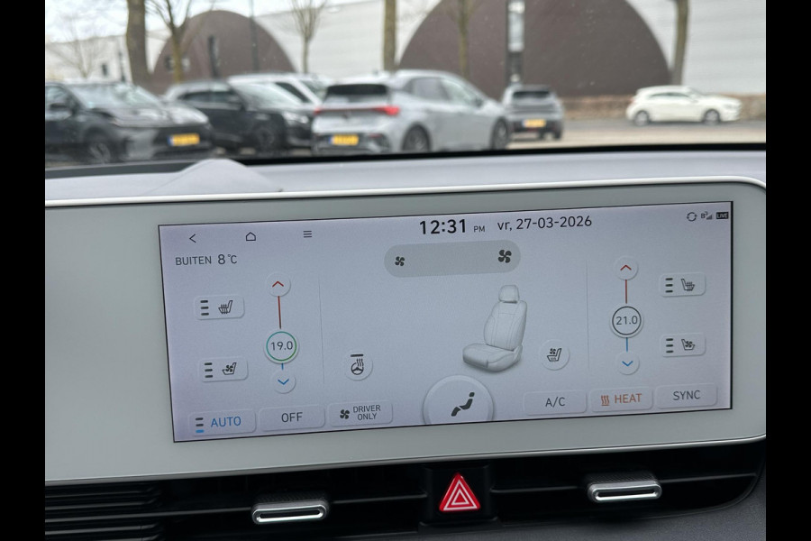 Hyundai IONIQ 5 Lounge 73kWh VAN: 30.900,- VOOR: 28.877,- UW LENTEVOORDEEL: 2.023,- | 100% SOH | AFNEEMBARE TREKHAAK| STOELVERWARMING + VENTILATIE| 360 CAMERA| HEAD-UP DISPLAY| ZONNEPANELENDAK |