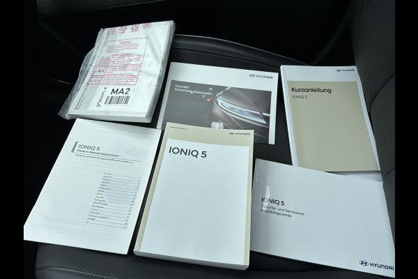 Hyundai IONIQ 5 Lounge 73kWh VAN: 30.900,- VOOR: 28.877,- UW LENTEVOORDEEL: 2.023,- | 100% SOH | AFNEEMBARE TREKHAAK| STOELVERWARMING + VENTILATIE| 360 CAMERA| HEAD-UP DISPLAY| ZONNEPANELENDAK |