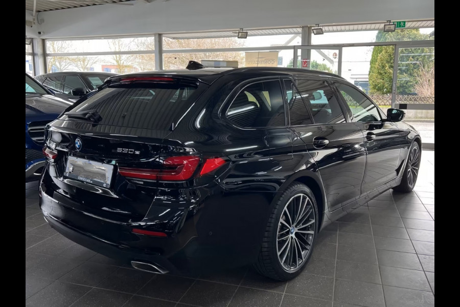 BMW 5 Serie Touring 530e ** LED, NAVI+, LEDER, PANORAMA, ADAPT. CRUISE, SHADOW-LINE, 19-INCH LMV ** 1e EIG - UNFALLFREI ** ** INFORMEER OOK NAAR ONZE AANTREKKELIJKE FINANCIAL-LEASE TARIEVEN **