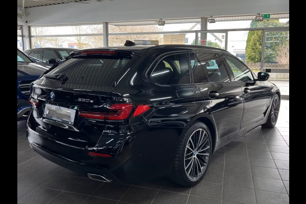 BMW 5 Serie Touring 530e ** LED, NAVI+, LEDER, PANORAMA, ADAPT. CRUISE, SHADOW-LINE, 19-INCH LMV ** 1e EIG - UNFALLFREI ** ** INFORMEER OOK NAAR ONZE AANTREKKELIJKE FINANCIAL-LEASE TARIEVEN **
