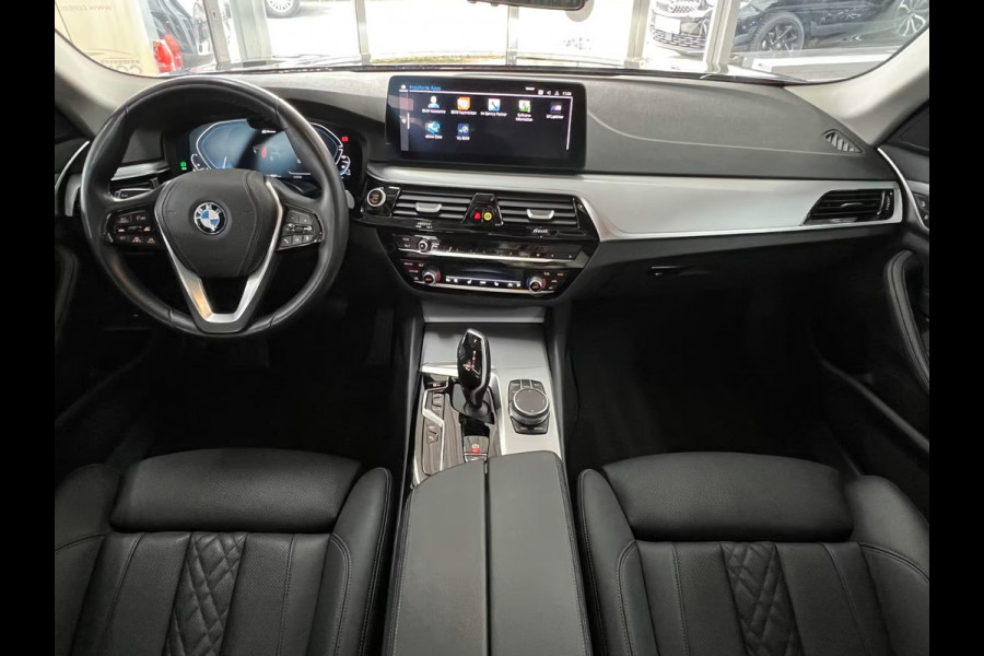 BMW 5 Serie Touring 530e ** LED, NAVI+, LEDER, PANORAMA, ADAPT. CRUISE, SHADOW-LINE, 19-INCH LMV ** 1e EIG - UNFALLFREI ** ** INFORMEER OOK NAAR ONZE AANTREKKELIJKE FINANCIAL-LEASE TARIEVEN **
