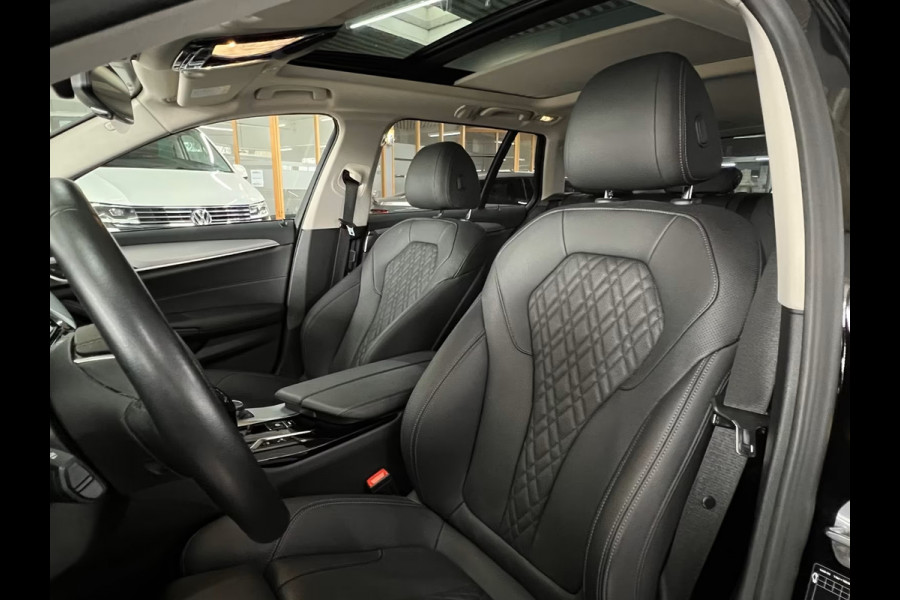 BMW 5 Serie Touring 530e ** LED, NAVI+, LEDER, PANORAMA, ADAPT. CRUISE, SHADOW-LINE, 19-INCH LMV ** 1e EIG - UNFALLFREI ** ** INFORMEER OOK NAAR ONZE AANTREKKELIJKE FINANCIAL-LEASE TARIEVEN **