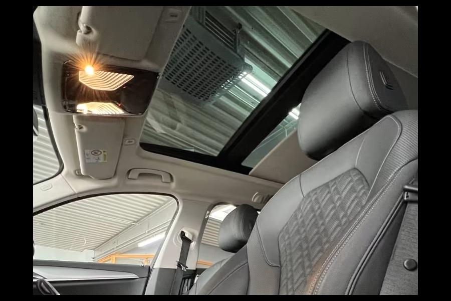 BMW 5 Serie Touring 530e ** LED, NAVI+, LEDER, PANORAMA, ADAPT. CRUISE, SHADOW-LINE, 19-INCH LMV ** 1e EIG - UNFALLFREI ** ** INFORMEER OOK NAAR ONZE AANTREKKELIJKE FINANCIAL-LEASE TARIEVEN **