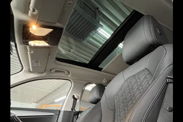 BMW 5 Serie Touring 530e ** LED, NAVI+, LEDER, PANORAMA, ADAPT. CRUISE, SHADOW-LINE, 19-INCH LMV ** 1e EIG - UNFALLFREI ** ** INFORMEER OOK NAAR ONZE AANTREKKELIJKE FINANCIAL-LEASE TARIEVEN **