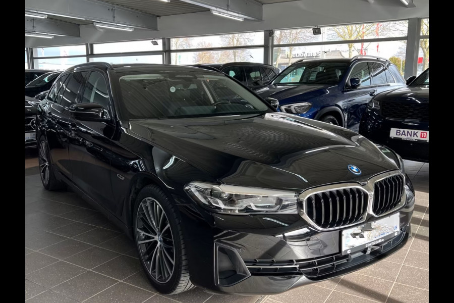 BMW 5 Serie Touring 530e ** LED, NAVI+, LEDER, PANORAMA, ADAPT. CRUISE, SHADOW-LINE, 19-INCH LMV ** 1e EIG - UNFALLFREI ** ** INFORMEER OOK NAAR ONZE AANTREKKELIJKE FINANCIAL-LEASE TARIEVEN **