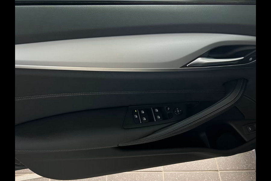 BMW 5 Serie Touring 530e ** LED, NAVI+, LEDER, PANORAMA, ADAPT. CRUISE, SHADOW-LINE, 19-INCH LMV ** 1e EIG - UNFALLFREI ** ** INFORMEER OOK NAAR ONZE AANTREKKELIJKE FINANCIAL-LEASE TARIEVEN **
