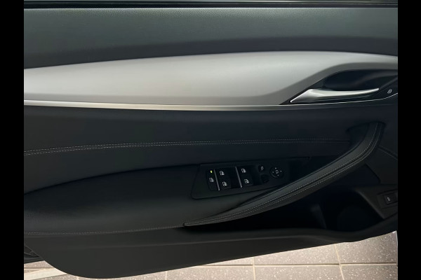 BMW 5 Serie Touring 530e ** LED, NAVI+, LEDER, PANORAMA, ADAPT. CRUISE, SHADOW-LINE, 19-INCH LMV ** 1e EIG - UNFALLFREI ** ** INFORMEER OOK NAAR ONZE AANTREKKELIJKE FINANCIAL-LEASE TARIEVEN **