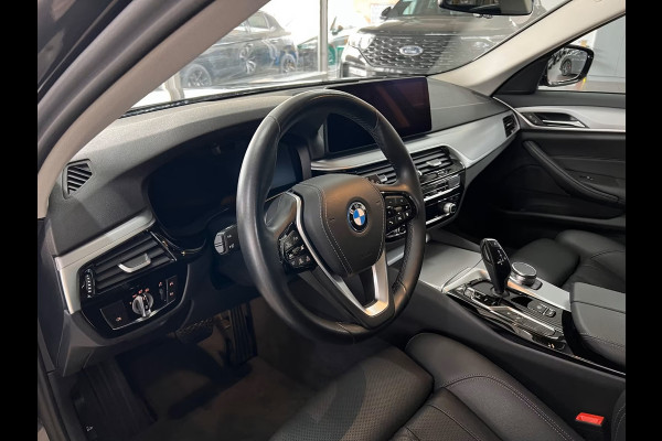 BMW 5 Serie Touring 530e ** LED, NAVI+, LEDER, PANORAMA, ADAPT. CRUISE, SHADOW-LINE, 19-INCH LMV ** 1e EIG - UNFALLFREI ** ** INFORMEER OOK NAAR ONZE AANTREKKELIJKE FINANCIAL-LEASE TARIEVEN **