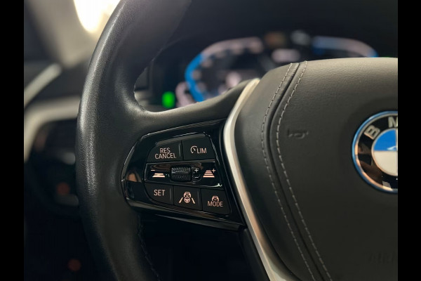 BMW 5 Serie Touring 530e ** LED, NAVI+, LEDER, PANORAMA, ADAPT. CRUISE, SHADOW-LINE, 19-INCH LMV ** 1e EIG - UNFALLFREI ** ** INFORMEER OOK NAAR ONZE AANTREKKELIJKE FINANCIAL-LEASE TARIEVEN **