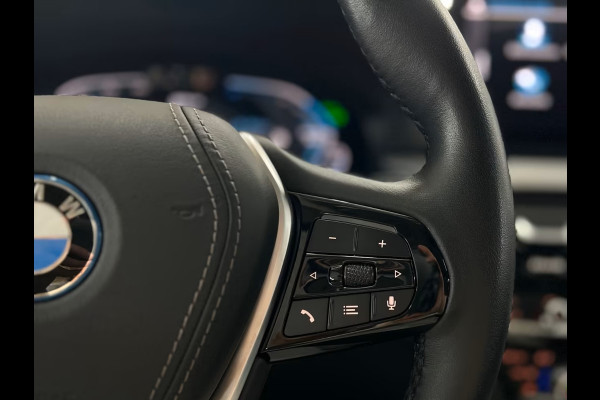 BMW 5 Serie Touring 530e ** LED, NAVI+, LEDER, PANORAMA, ADAPT. CRUISE, SHADOW-LINE, 19-INCH LMV ** 1e EIG - UNFALLFREI ** ** INFORMEER OOK NAAR ONZE AANTREKKELIJKE FINANCIAL-LEASE TARIEVEN **