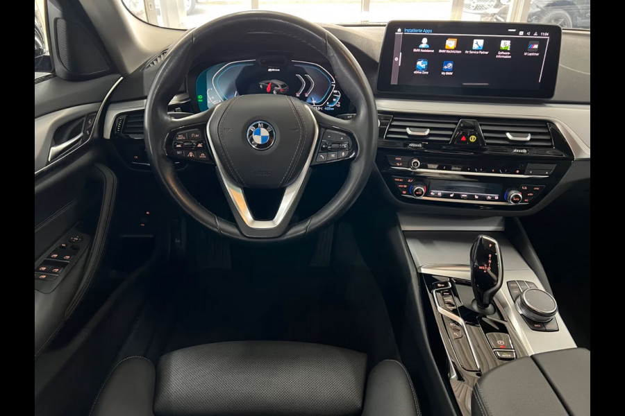 BMW 5 Serie Touring 530e ** LED, NAVI+, LEDER, PANORAMA, ADAPT. CRUISE, SHADOW-LINE, 19-INCH LMV ** 1e EIG - UNFALLFREI ** ** INFORMEER OOK NAAR ONZE AANTREKKELIJKE FINANCIAL-LEASE TARIEVEN **