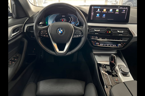 BMW 5 Serie Touring 530e ** LED, NAVI+, LEDER, PANORAMA, ADAPT. CRUISE, SHADOW-LINE, 19-INCH LMV ** 1e EIG - UNFALLFREI ** ** INFORMEER OOK NAAR ONZE AANTREKKELIJKE FINANCIAL-LEASE TARIEVEN **