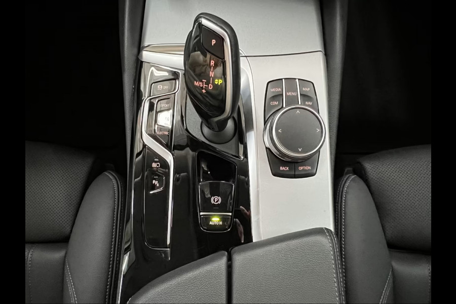 BMW 5 Serie Touring 530e ** LED, NAVI+, LEDER, PANORAMA, ADAPT. CRUISE, SHADOW-LINE, 19-INCH LMV ** 1e EIG - UNFALLFREI ** ** INFORMEER OOK NAAR ONZE AANTREKKELIJKE FINANCIAL-LEASE TARIEVEN **