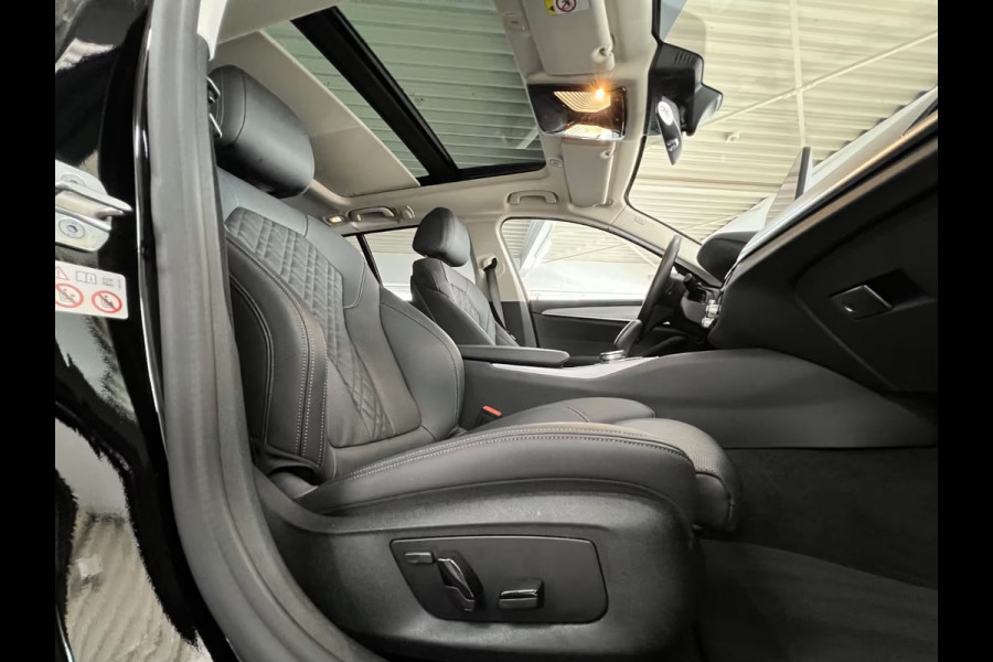 BMW 5 Serie Touring 530e ** LED, NAVI+, LEDER, PANORAMA, ADAPT. CRUISE, SHADOW-LINE, 19-INCH LMV ** 1e EIG - UNFALLFREI ** ** INFORMEER OOK NAAR ONZE AANTREKKELIJKE FINANCIAL-LEASE TARIEVEN **