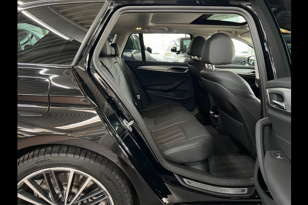 BMW 5 Serie Touring 530e ** LED, NAVI+, LEDER, PANORAMA, ADAPT. CRUISE, SHADOW-LINE, 19-INCH LMV ** 1e EIG - UNFALLFREI ** ** INFORMEER OOK NAAR ONZE AANTREKKELIJKE FINANCIAL-LEASE TARIEVEN **