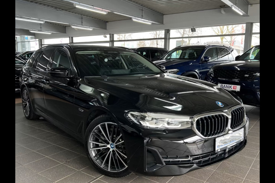 BMW 5 Serie Touring 530e ** LED, NAVI+, LEDER, PANORAMA, ADAPT. CRUISE, SHADOW-LINE, 19-INCH LMV ** 1e EIG - UNFALLFREI ** ** INFORMEER OOK NAAR ONZE AANTREKKELIJKE FINANCIAL-LEASE TARIEVEN **