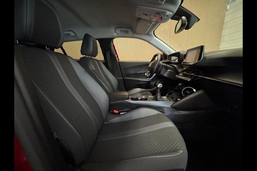 Peugeot 2008 1.2 PureTech 130PK Allure Pack | Carplay | Camera | 3D Dashb. | Stoelverw. | Incl. garantie