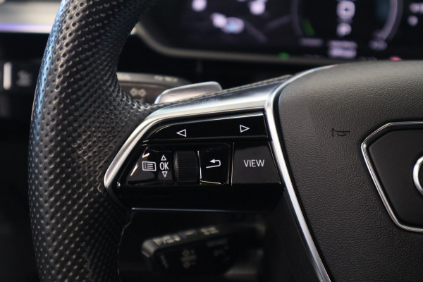 Audi e-tron 55 quattro S edition 95 kWh Panoramadak Memory 22'' ! 2e Paasdag geopend van 12.00 tot 17:00u !