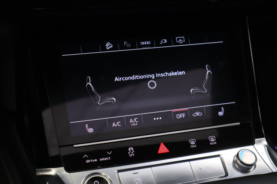 Audi e-tron 55 quattro S edition 95 kWh Panoramadak Memory 22'' ! 2e Paasdag geopend van 12.00 tot 17:00u !