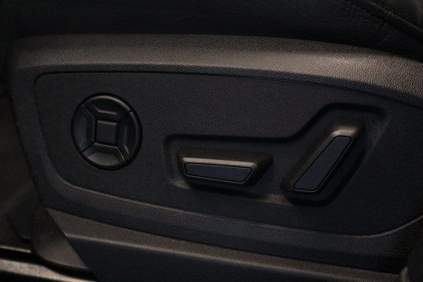 Audi e-tron 55 quattro S edition 95 kWh Panoramadak Memory 22'' ! 2e Paasdag geopend van 12.00 tot 17:00u !