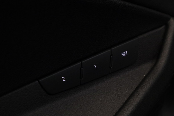 Audi e-tron 55 quattro S edition 95 kWh Panoramadak Memory 22'' ! 2e Paasdag geopend van 12.00 tot 17:00u !
