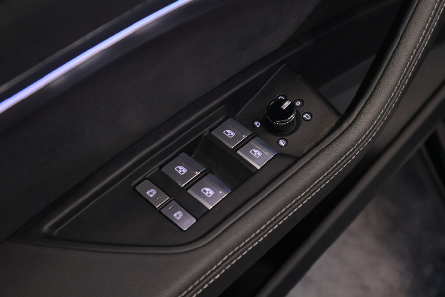 Audi e-tron 55 quattro S edition 95 kWh Panoramadak Memory 22'' ! 2e Paasdag geopend van 12.00 tot 17:00u !