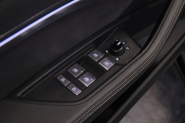 Audi e-tron 55 quattro S edition 95 kWh Panoramadak Memory 22'' ! 2e Paasdag geopend van 12.00 tot 17:00u !