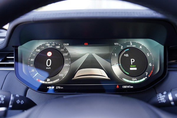 Land Rover Range Rover P 440 SE Zwart Leder / 23 Inch / Panoramadak