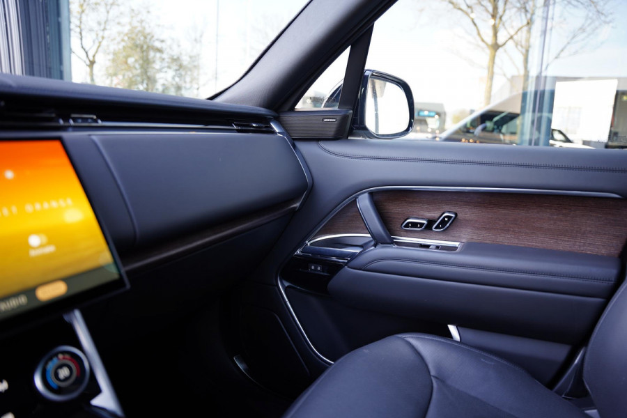 Land Rover Range Rover P 440 SE Zwart Leder / 23 Inch / Panoramadak