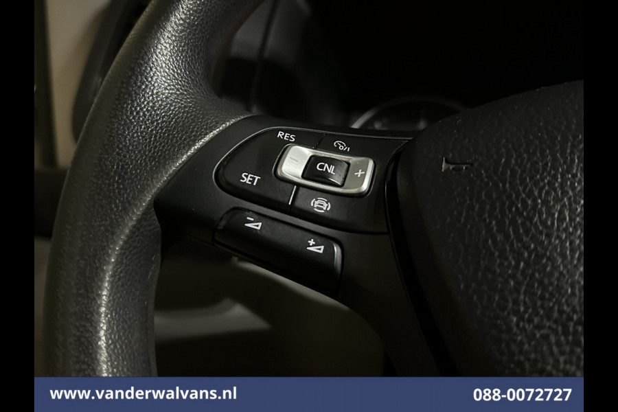 Volkswagen Crafter 2.0 TDI 140pk L3H3 L2H2 Euro6 Airco | Camera | Apple Carplay | Cruisecontrol Android Auto, Parkeersensoren, Bijrijdersbank, 3000kg Trekvermogen, zilver
