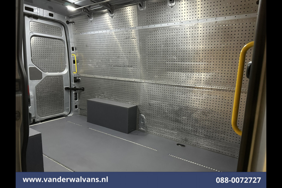 Volkswagen Crafter 2.0 TDI 140pk L3H3 L2H2 Euro6 Airco | Camera | Apple Carplay | Cruisecontrol Android Auto, Parkeersensoren, Bijrijdersbank, 3000kg Trekvermogen, zilver