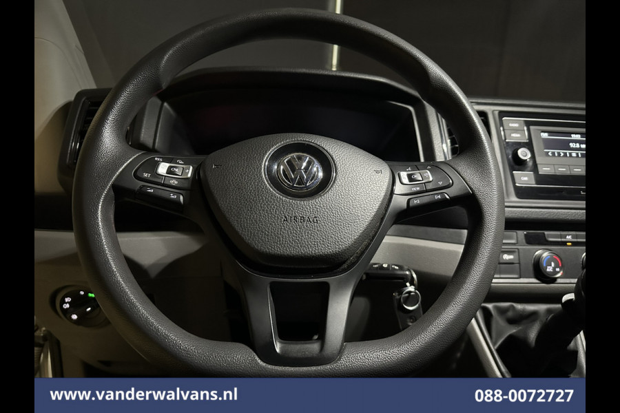 Volkswagen Crafter 2.0 TDI 141pk L3H3 L2H2 Euro6 Airco | 3000kg Trekhaak | Cruisecontrol | Chauffeursstoel Bijrijdersbank