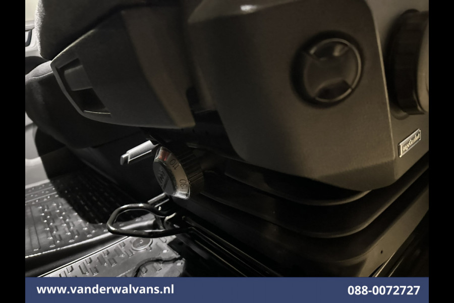 Volkswagen Crafter 2.0 TDI 141pk L3H3 L2H2 Euro6 Airco | 3000kg Trekhaak | Cruisecontrol | Chauffeursstoel Bijrijdersbank