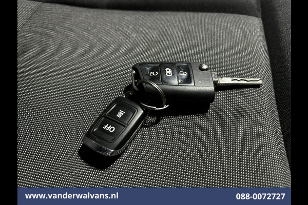 Volkswagen Crafter 2.0 TDI 141pk L3H3 L2H2 Euro6 Airco | 3000kg Trekhaak | Cruisecontrol | Chauffeursstoel Bijrijdersbank