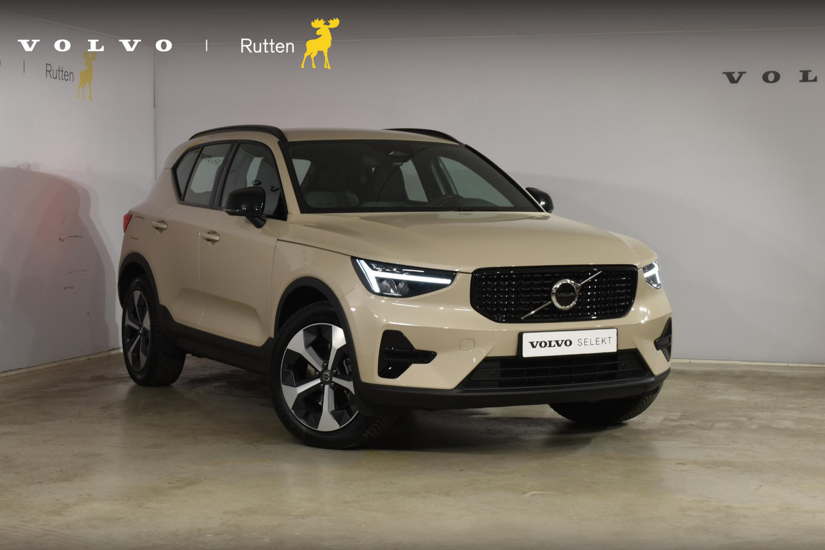 Volvo XC40 B4 211PK Automaat Plus Dark / Navigatie / Adaptive Cruise / Harman Kardon / Stuur- & Stoelverwarming / Elektrische achterklep / Achteruitrijcamera / Trekhaak / Elektrische stoelverst. met geheugen