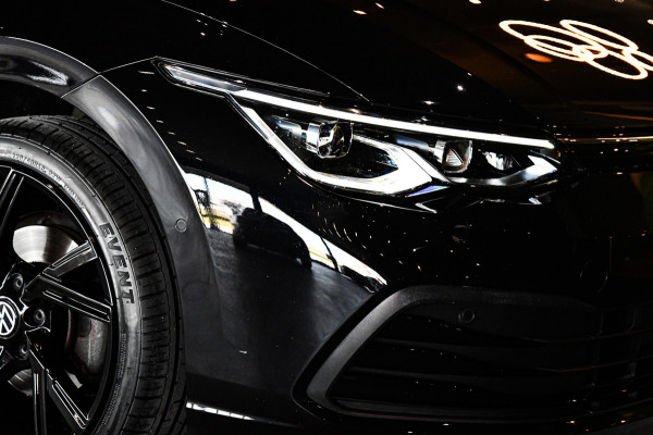 Volkswagen Golf 1.0 TSI Life Business, LED, ACC, Memory, Carplay, Alcantara, Digital, Stoelverwarming, Sfeerverlichting!