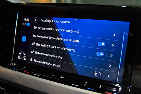 Volkswagen Golf 1.0 TSI Life Business, LED, ACC, Memory, Carplay, Alcantara, Digital, Stoelverwarming, Sfeerverlichting!