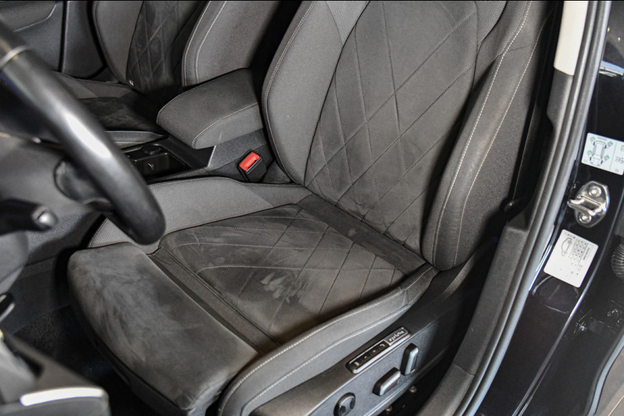 Volkswagen Golf 1.0 TSI Life Business, LED, ACC, Memory, Carplay, Alcantara, Digital, Stoelverwarming, Sfeerverlichting!