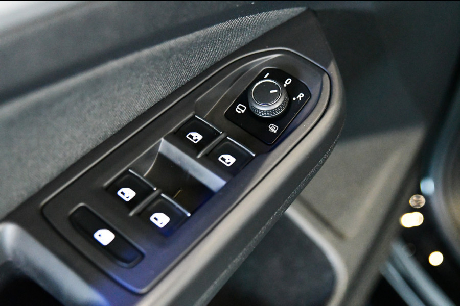 Volkswagen Golf 1.0 TSI Life Business, LED, ACC, Memory, Carplay, Alcantara, Digital, Stoelverwarming, Sfeerverlichting!