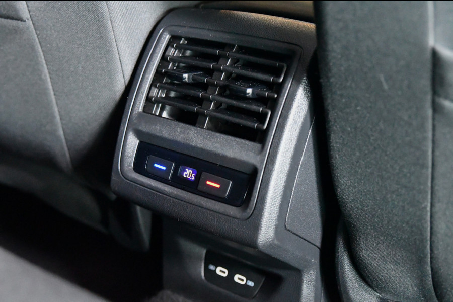 Volkswagen Golf 1.0 TSI Life Business, LED, ACC, Memory, Carplay, Alcantara, Digital, Stoelverwarming, Sfeerverlichting!