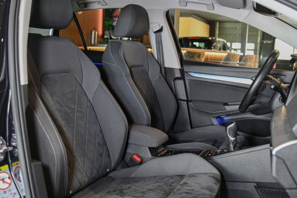 Volkswagen Golf 1.0 TSI Life Business, LED, ACC, Memory, Carplay, Alcantara, Digital, Stoelverwarming, Sfeerverlichting!