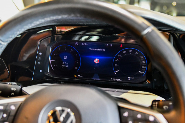 Volkswagen Golf 1.0 TSI Life Business, LED, ACC, Memory, Carplay, Alcantara, Digital, Stoelverwarming, Sfeerverlichting!